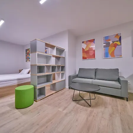 Collegia Aparthotel *